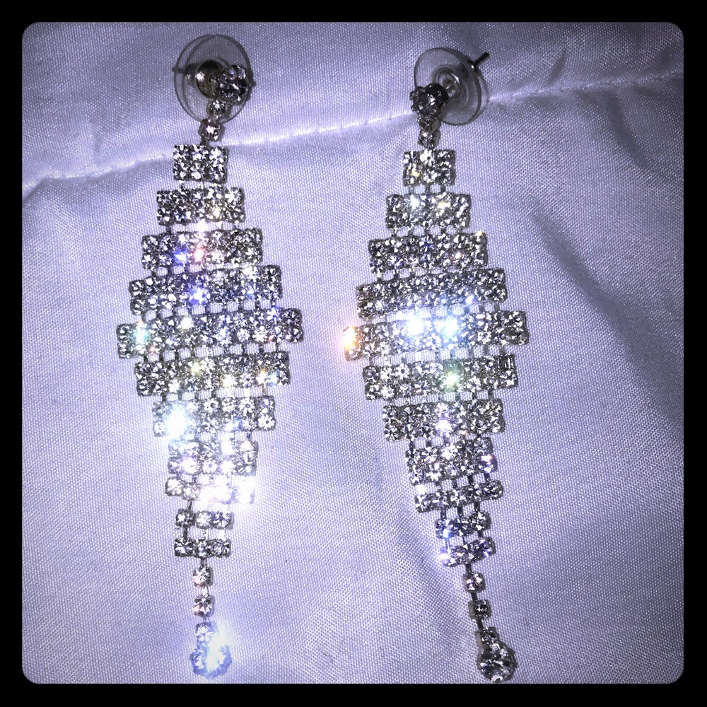 Dangling earrings!😍